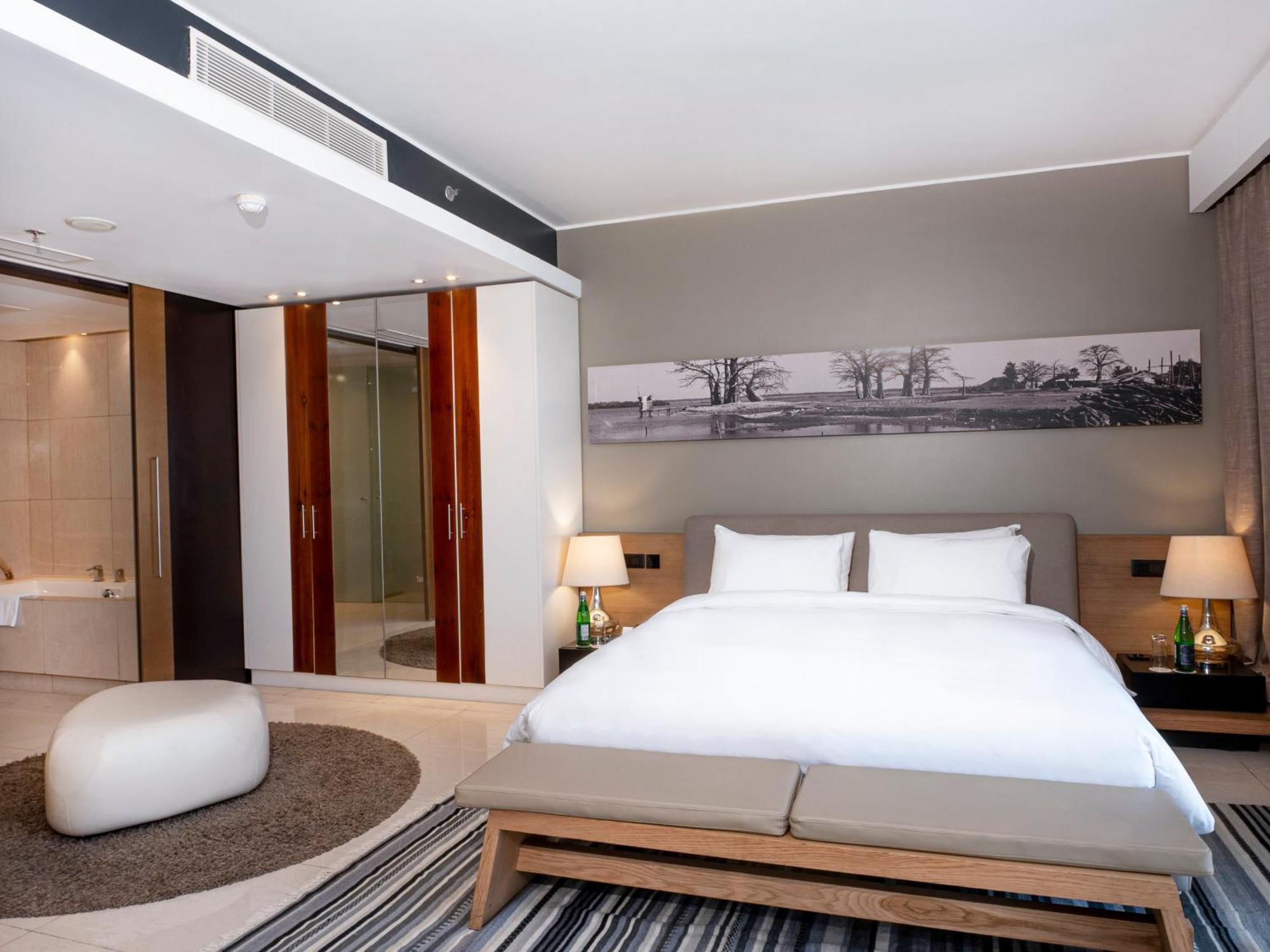 Noom Hotel Dakar Sea Plaza, A Member Of Radisson Individuals מראה חיצוני תמונה A bedroom at the hotel